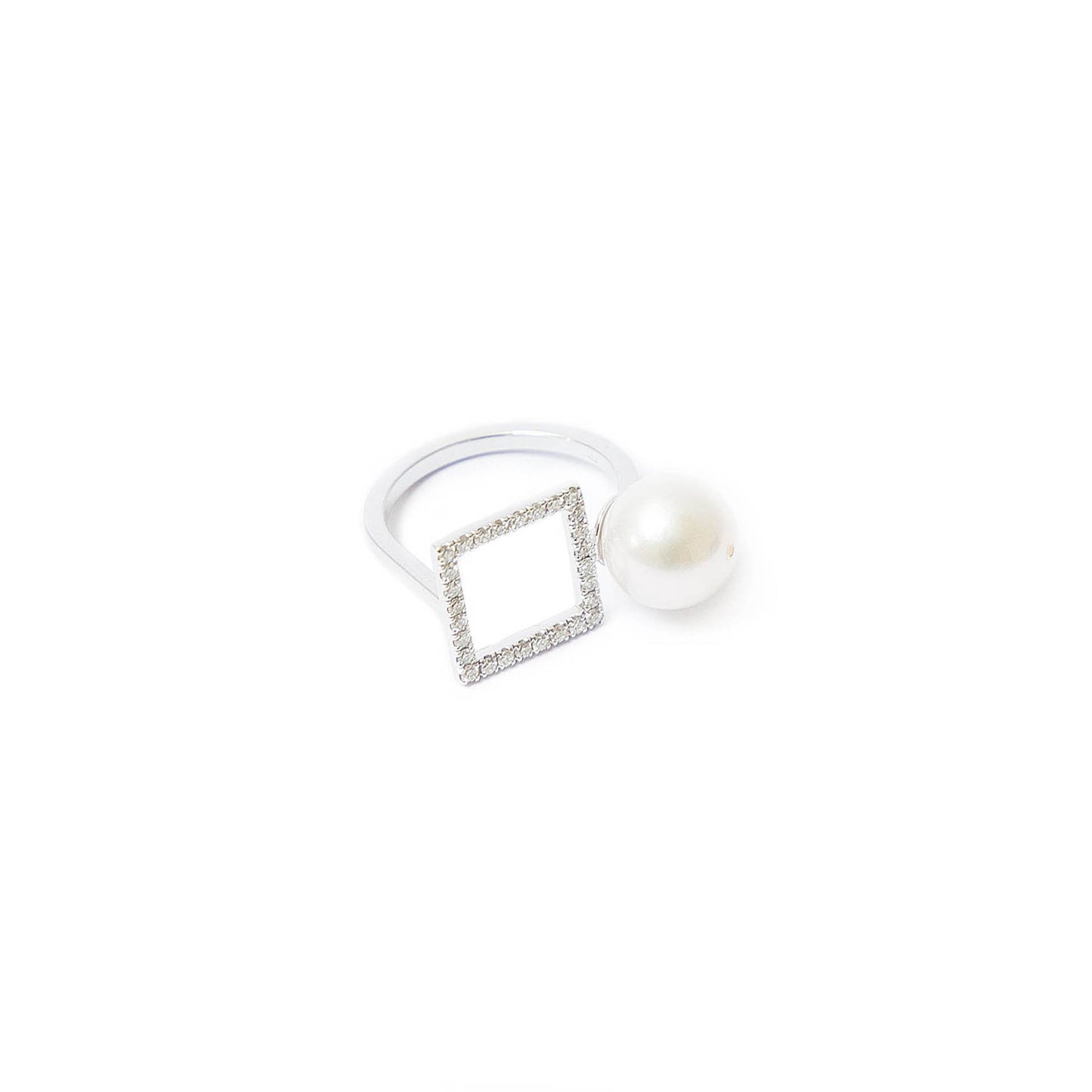 EQUILIBRIUM R CULTURED PEARL